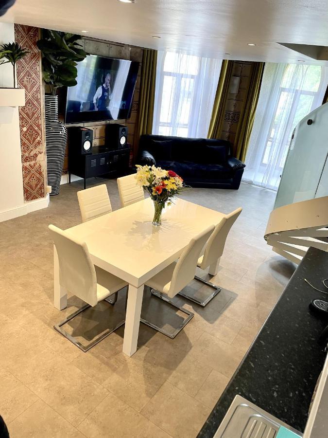 Rare 1-Bed Church Converted Apartment In Londra Exterior foto